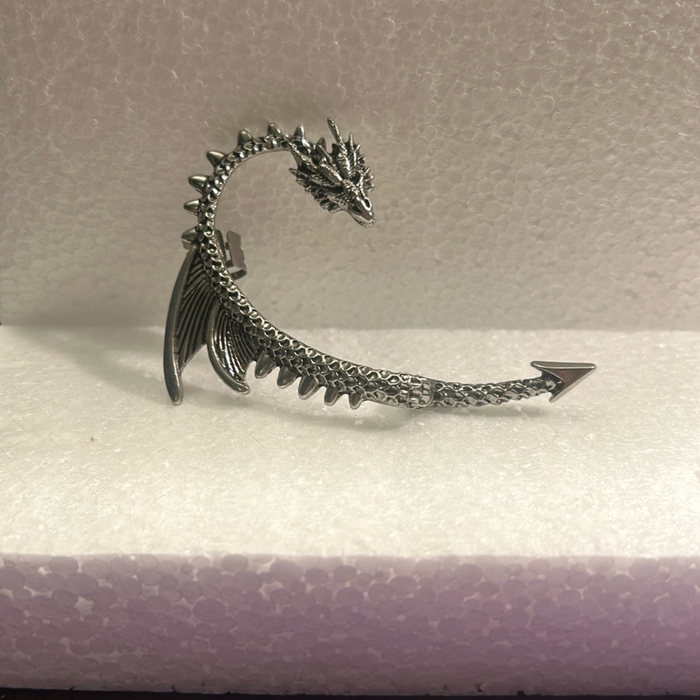 Silver-tone dragon earring/ear cuff - Picture 1 of 3